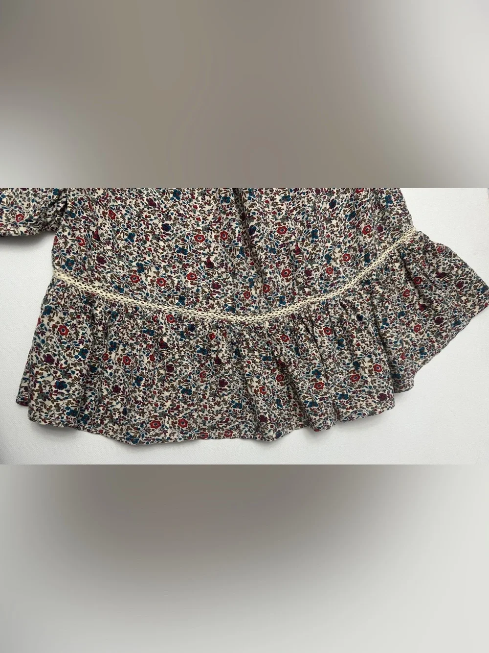 Zara girl’s floral peasant blouse embroidery around the neckline.  Size 3-4T.